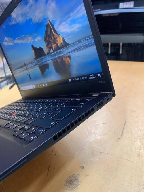 Lenovo Thinkpad T490s , Core i7 - 8565U , 256Gb SSD, 8Gb Ram