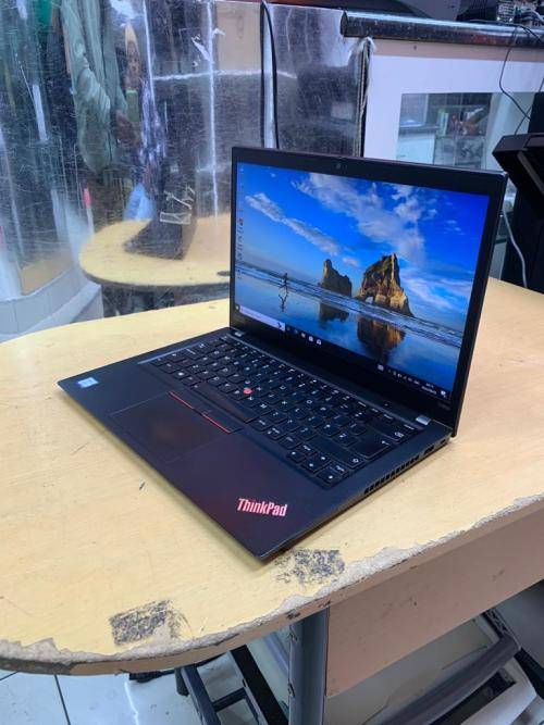 Lenovo Thinkpad T490s , Core i7 - 8565U , 256Gb SSD, 8Gb Ram