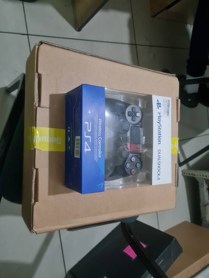 Sony Playstation 4 Pro 1TB Video Game Console ( 1 Controller , No Games)