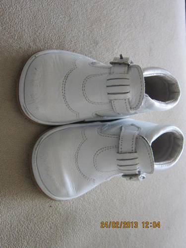 Beauitful Portugese Designer Fofito white leather shoes Size 2 or euro 18