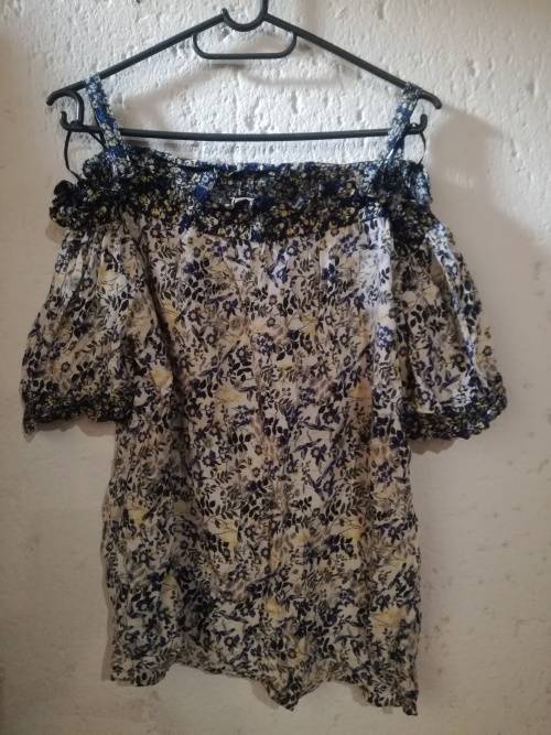 Off the shoulder pretty cotton shirt Size 14