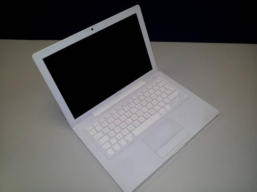 15 inch MacBook Pro White