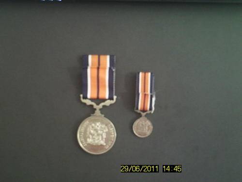 Large and miniture General Service Medal - unissued