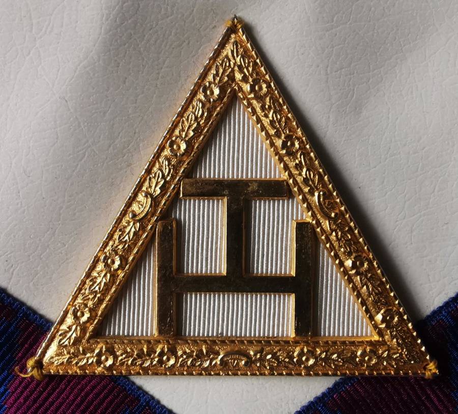 Vintage Royal Arch masonic companion apron by Union Badge Co, with sash