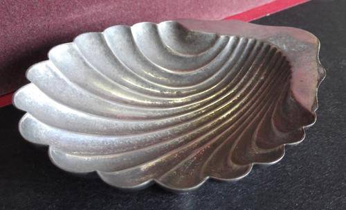 Beautiful butter dish with beaver mark - as per photos