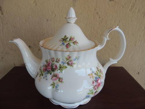 ROYAL ALBERT LARGE TEAPOT - MOSS ROSE, IN EXCELLENT CONDITION