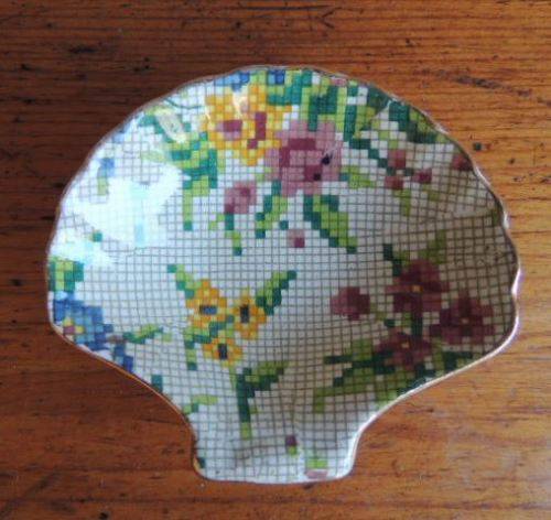 ROYAL WINTON CHINTZ CLAM SHAPE DISH - "QUEEN ANNE"