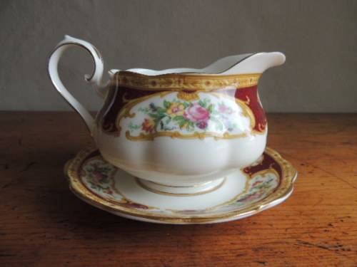 ROYAL ALBERT GRAVY BOAT WITH UNDER PLATE - "LADY HAMILTON"