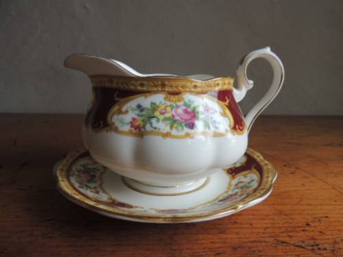ROYAL ALBERT GRAVY BOAT WITH UNDER PLATE - "LADY HAMILTON"