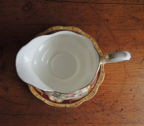 ROYAL ALBERT GRAVY BOAT WITH UNDER PLATE - "LADY HAMILTON"