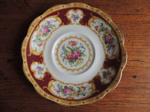 ROYAL ALBERT GRAVY BOAT WITH UNDER PLATE - "LADY HAMILTON"