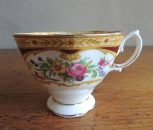 ROYAL ALBERT CUP - "LADY HAMILTON"