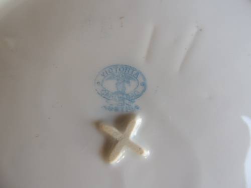 CARLSBAD SCALLOPED PLATE SIGNED "HAUFMANN" - FOR RAMSHORN (VICKY) ONLY