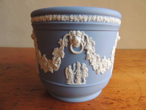 WEDGEWOOD JASPERWARE  JARDINIERE - MAGNIFICENT!