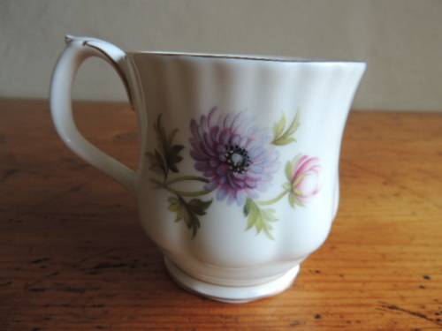 ROYAL ALBERT MUG - FLOWERS OF THE MONTH SERIES - MARCH ANEMONES