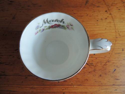 ROYAL ALBERT MUG - FLOWERS OF THE MONTH SERIES - MARCH ANEMONES