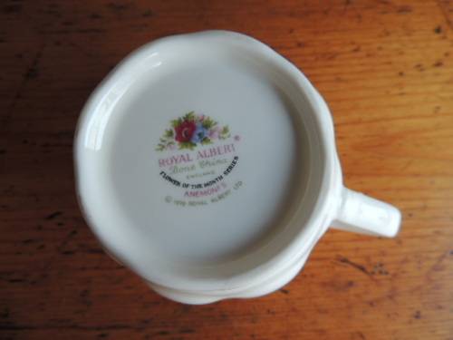 ROYAL ALBERT MUG - FLOWERS OF THE MONTH SERIES - MARCH ANEMONES