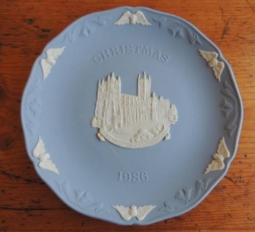 WEDGEWOOD JASPERWARE CATHEDRAL CHRISTMAS 1986 PLATE - CANTERBURY CATHEDRAL Bargain buy
