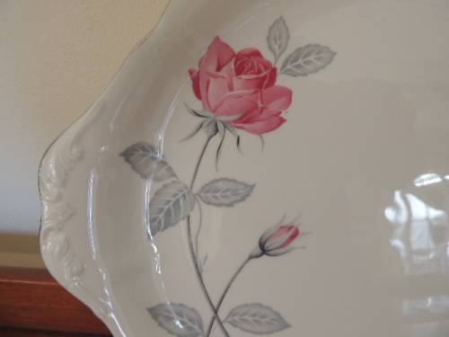 ROYAL ALBERT TEA SET - "TRENT ROSE" - 20 Pieces
