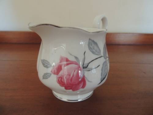 ROYAL ALBERT TEA SET - "TRENT ROSE" - 20 Pieces