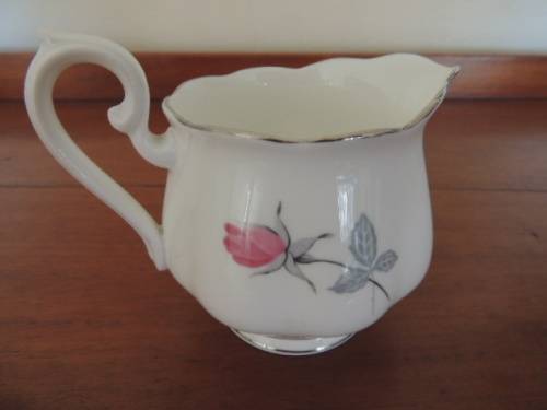ROYAL ALBERT TEA SET - "TRENT ROSE" - 20 Pieces