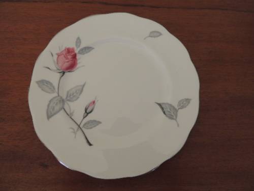 ROYAL ALBERT TEA SET - "TRENT ROSE" - 20 Pieces