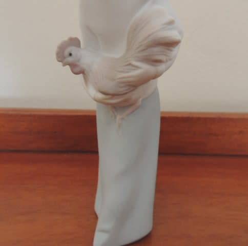 LLADRO GIRL HOLDING CHICKEN - MATT FINISH