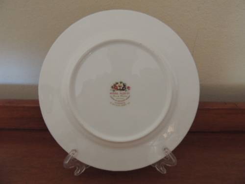 ROYAL ALBERT FLOWER OF THE MONTH SERIES TRIO - OCTOBER (COSMOS)