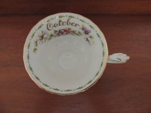 ROYAL ALBERT FLOWER OF THE MONTH SERIES TRIO - OCTOBER (COSMOS)