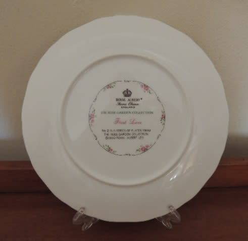 ROYAL ALBERT CABINET PLATE - "THE ROSE GARDEN COLLECTION - FIRST LOVE"