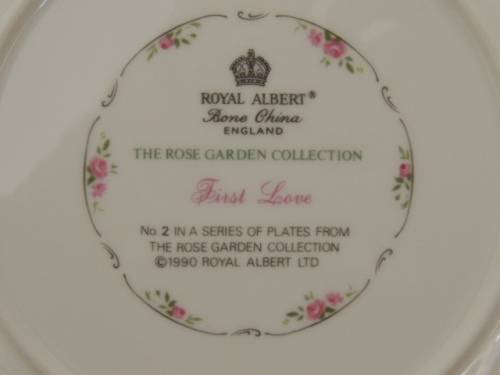 ROYAL ALBERT CABINET PLATE - "THE ROSE GARDEN COLLECTION - FIRST LOVE"