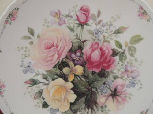 ROYAL ALBERT CABINET PLATE - "THE ROSE GARDEN COLLECTION - DAYLIGHT"