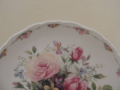 ROYAL ALBERT CABINET PLATE - "THE ROSE GARDEN COLLECTION - DAYLIGHT"