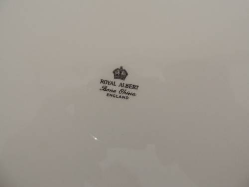 ROYAL ALBERT CAKE SERVER - UN NAMED