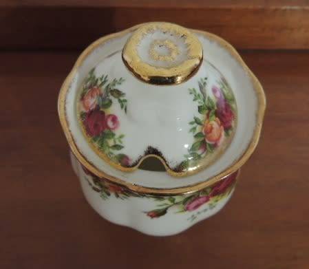 ROYAL ALBERT LIDDED MARMALADE JAR - "OLD COUNTRY ROSES"