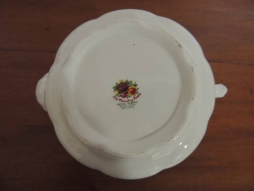 ROYAL ALBERT MEDIUM TEA POT - "OLD COUNTRY ROSES"