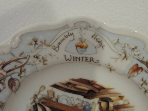 ROYAL DOULTON BRAMBLY HEDGE 20.5 cm PLATE - "WINTER"