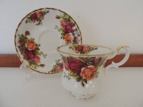 ROYAL ALBERT COFFEE DUO - "OLD COUNTRY ROSES"