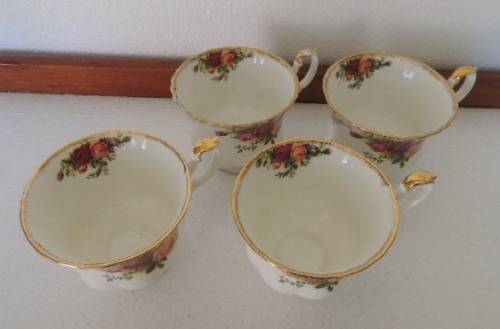 ROYAL ALBERT SET OF 4 TEA CUPS - "OLD COUNTRY ROSES"