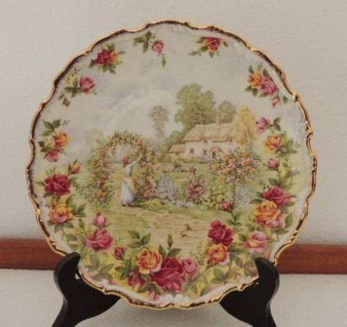 ROYAL ALBERT CABINET PLATE - "A CELEBRATION OF THE OLD COUNTRY ROSES GARDEN"