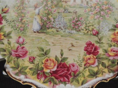 ROYAL ALBERT CABINET PLATE - "A CELEBRATION OF THE OLD COUNTRY ROSES GARDEN"