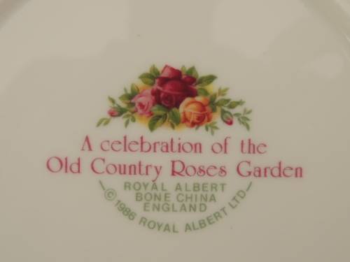 ROYAL ALBERT CABINET PLATE - "A CELEBRATION OF THE OLD COUNTRY ROSES GARDEN"