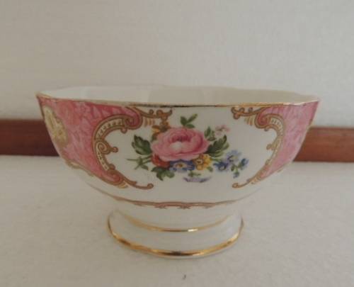 AWESOME ROYAL ALBERT 23 PIECE TEA SET - "LADY CARLYLE"