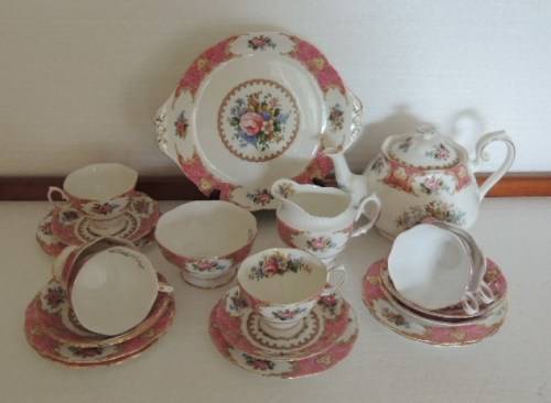 AWESOME ROYAL ALBERT 23 PIECE TEA SET - "LADY CARLYLE"