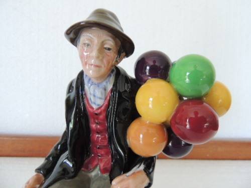 ROYAL DOULTON FIGURINE - "THE BALLOON MAN" (HN 1954)