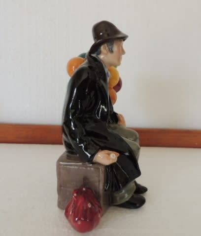 ROYAL DOULTON FIGURINE - "THE BALLOON MAN" (HN 1954)