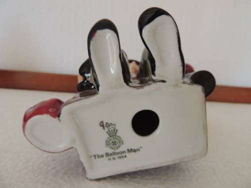 ROYAL DOULTON FIGURINE - "THE BALLOON MAN" (HN 1954)