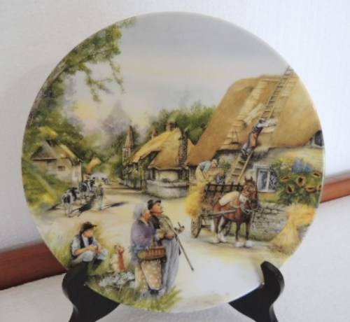 ROYAL DOULTON OLD COUNTRY CRAFTS PLATE - "THE THATCHER" 1990, BOXED WITH COA