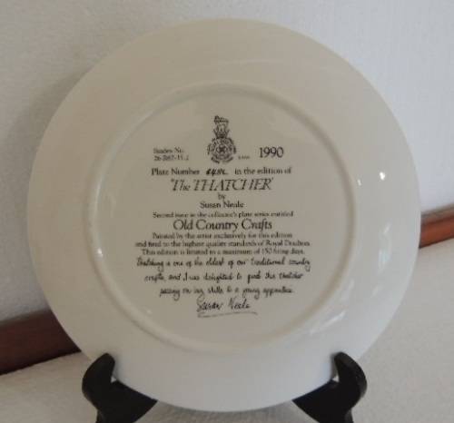 ROYAL DOULTON OLD COUNTRY CRAFTS PLATE - "THE THATCHER" 1990, BOXED WITH COA