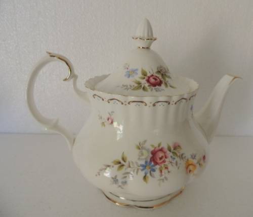 ROYAL ALBERT 22 PIECE TEA SET - "JUBILEE ROSE" - ABSOLUTELY ASTOUNDING